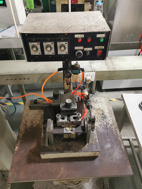 自動(dòng)彎腳機(jī)